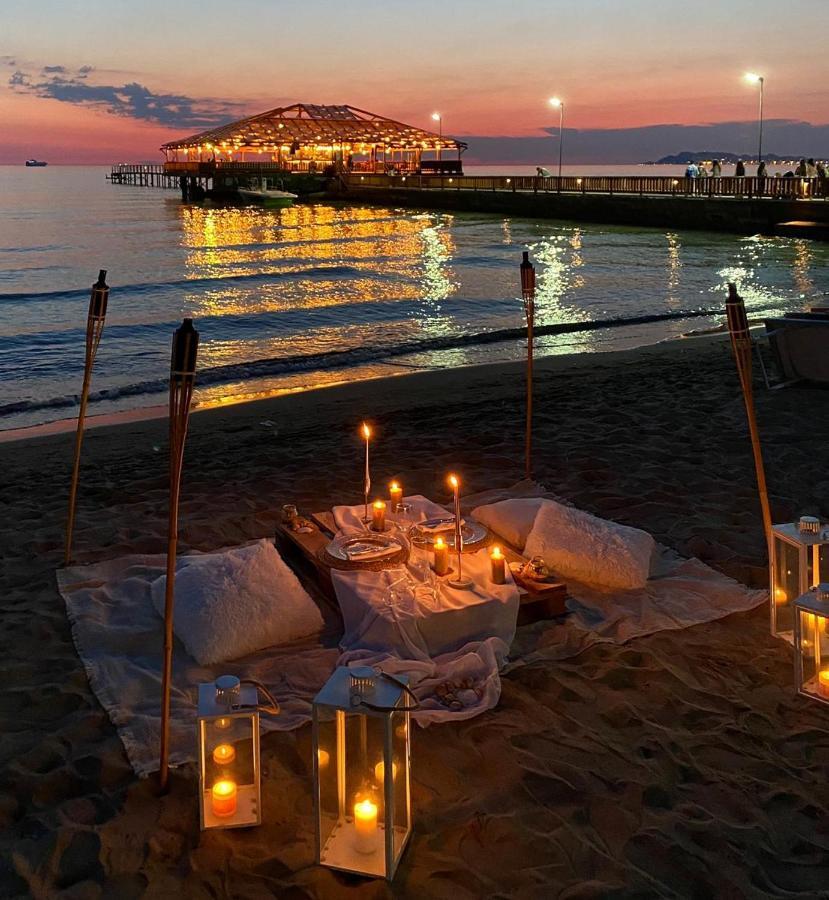 Klajdi Resort & Spa Golem  Ngoại thất bức ảnh Beachfront dining at the Four Seasons Resort