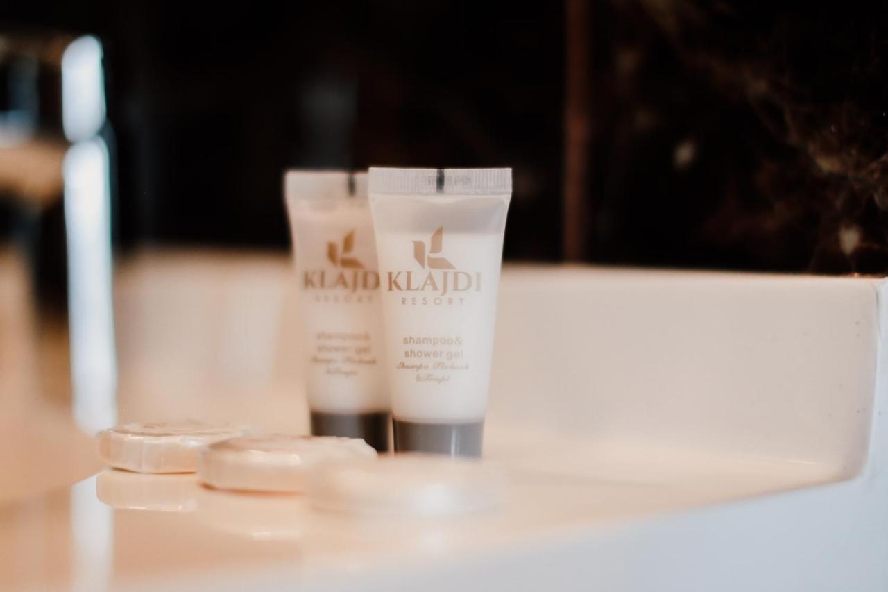 Klajdi Resort & Spa Golem  Ngoại thất bức ảnh A set of amenities by ALATORIUM