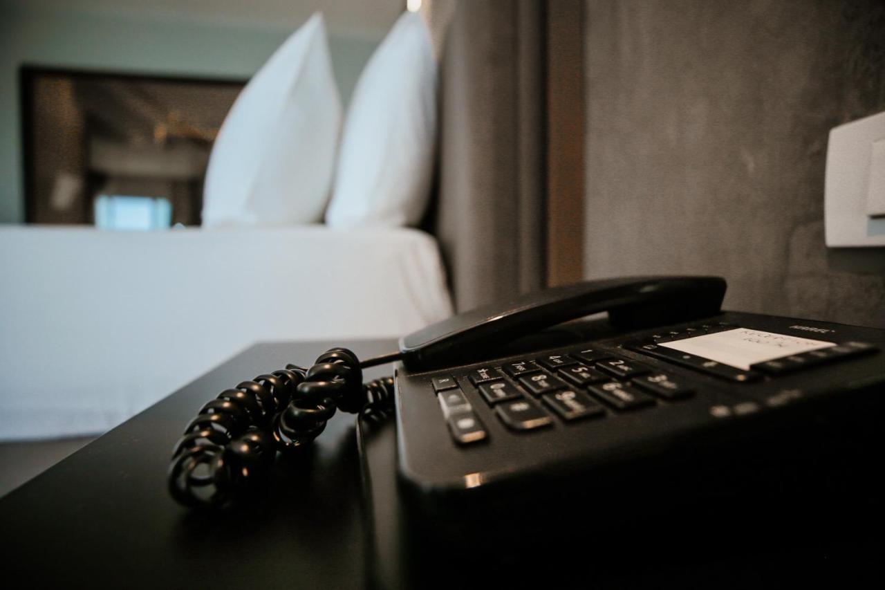 Klajdi Resort & Spa Golem  Ngoại thất bức ảnh A telephone in a hotel room