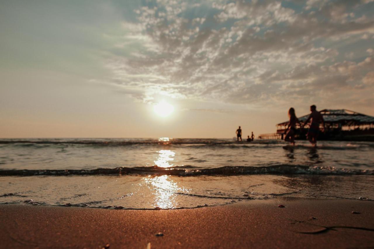 Klajdi Resort & Spa Golem  Ngoại thất bức ảnh Sunset at the beach