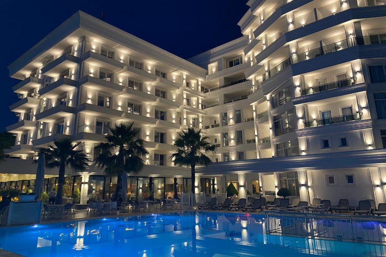 Klajdi Resort & Spa Golem  Ngoại thất bức ảnh The hotel at night