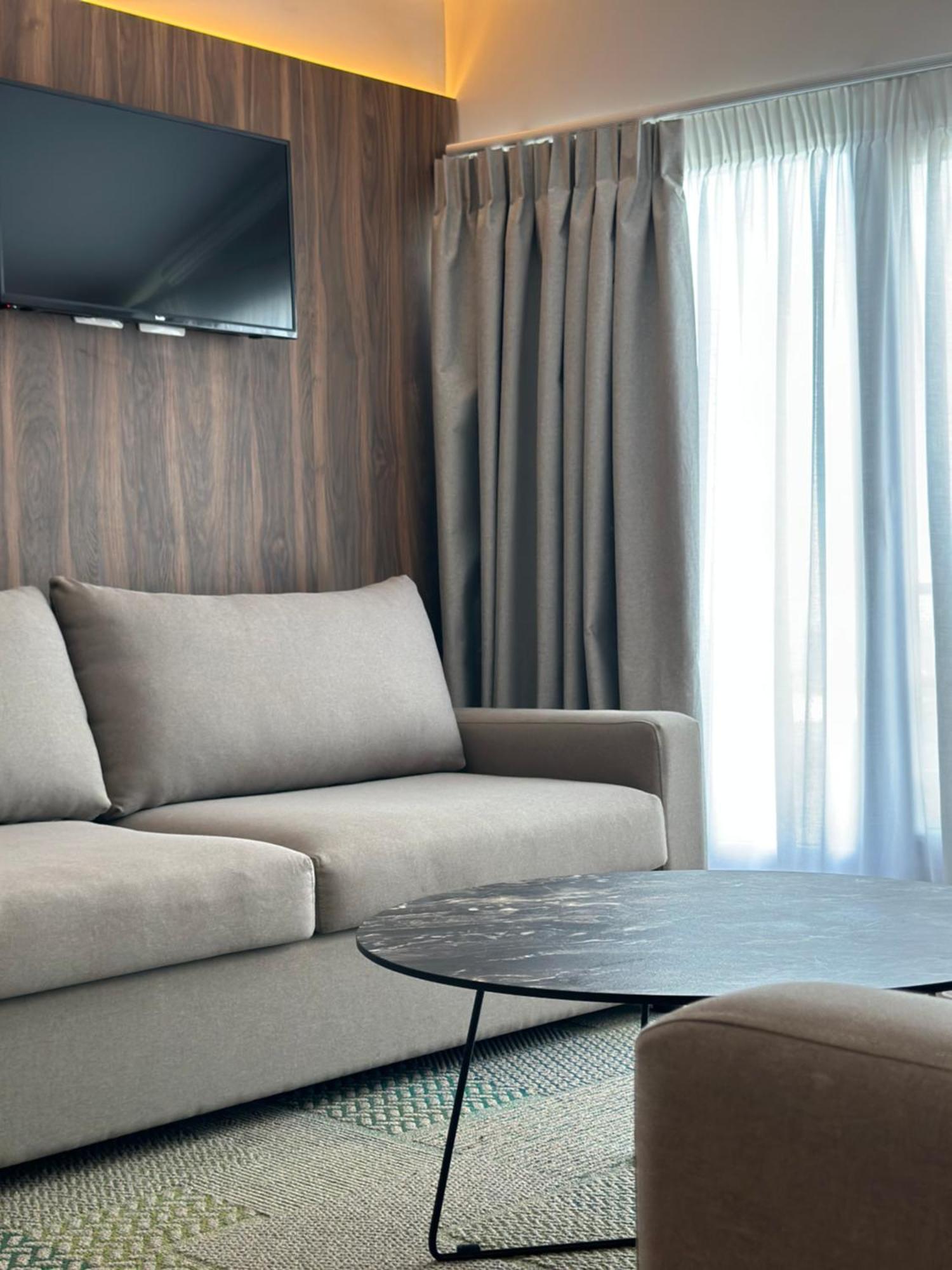Klajdi Resort & Spa Golem  Phòng bức ảnh A sofa